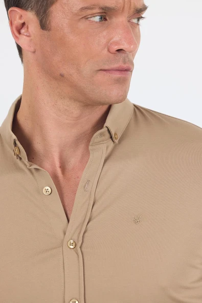 Koyu Bej italyan Düğmeli Yaka Kısa Kol Cepsiz Slim Fit Gömlek 1004250255 - Resim 4
