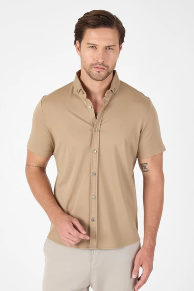 Koyu Bej Kısa Kol Düğmeli Yaka Cepsiz Performans Ürün Slim Fit  Gömlek 1004250256 ürün görseli