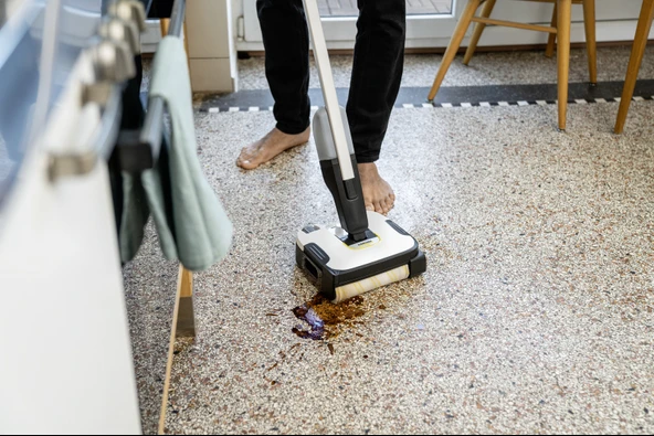 KARCHER FC 2-4 BATARYALI ZEMİN TEMİZLEME MAKİNESİ - Resim 4