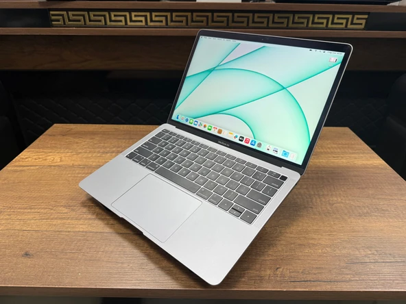 Apple MacBook Air 2019 Intel Core i5 8GB RAM 128GB SSD 13.3” Uzay Grisi MVFH2TU/A (İKİNCİ EL)