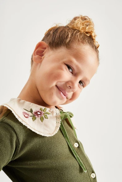 Kız Çocuk Triko Takım – Yeşil Düğmeli Üst & Nakışlı Yaka Detaylı - 4