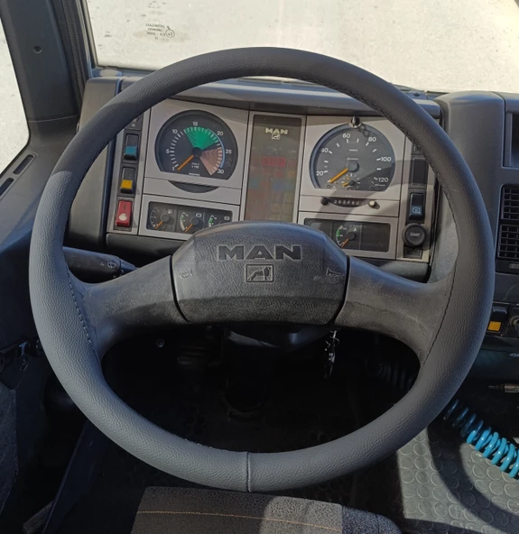 DİKİŞLİ DİREKSİYON KILIFI SİYAH DERİ SİYAH DİKİŞLİ MAN 12.160 KAMYON İÇİN ürün görseli