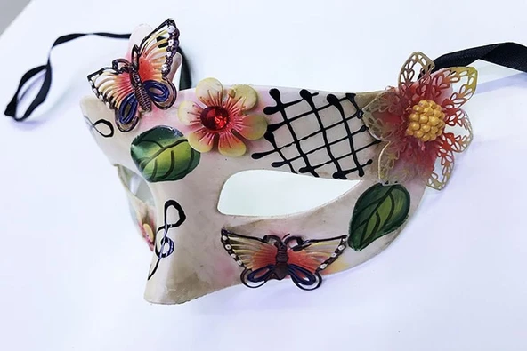 Kelebek ve Çiçek İşlemeli Venedik Maskesi Kırmızı Renk 10x18 cm - Resim 2