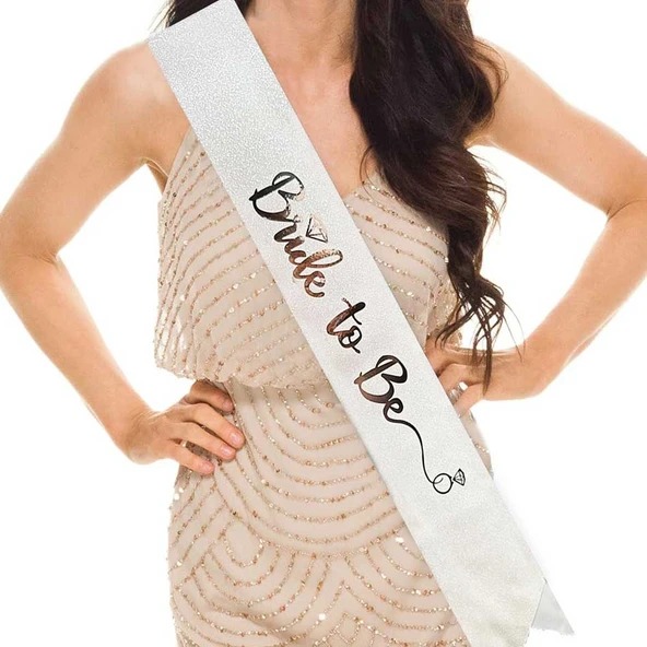 Beyaz Üzeri Gümüş İtalik Alyanslı Bride To Be Yazılı Simli Işıltılı Kuşak Kemer 10x80 cm ürün görseli