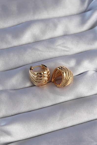 Pirinç Gold Renk Tırtıklı Minimal Bombeli Tasarım Küpe - TJ-BKP9080 - Resim 2