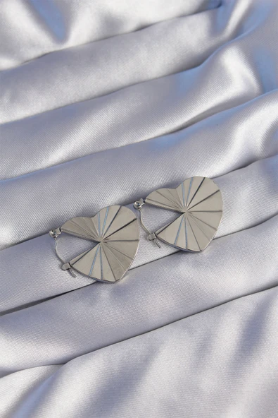 316L Çelik Gümüş Renk Çizgili Plaka Tasarımlı Kalp Küpe - TJ-BKP9041 ürün görseli