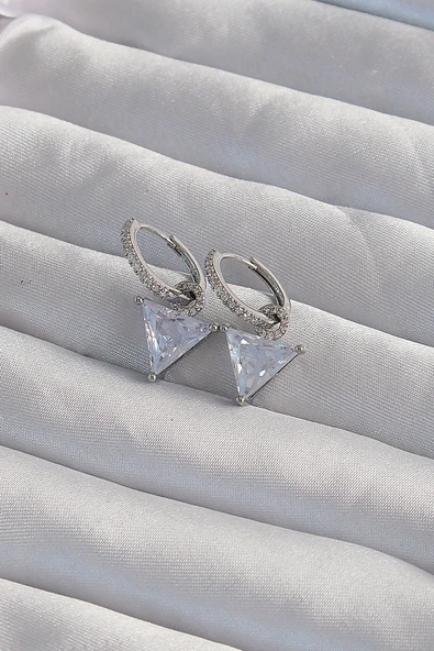 Pirinç Gümüş Renk Üçgen Zirkon Taşlı Sallantılı Halka Küpe - TJ-BKP9308 ürün görseli