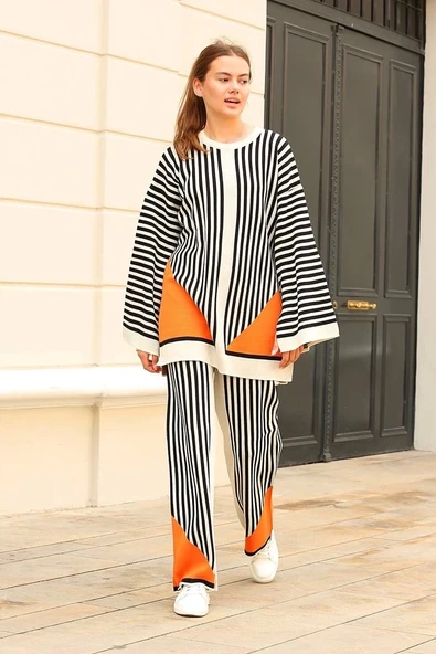 Çizgili bisiklet yaka triko takım beyaz - 3