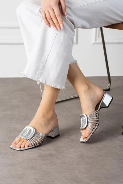 Anca Gümüş Rugan Topuklu Terlik - 2