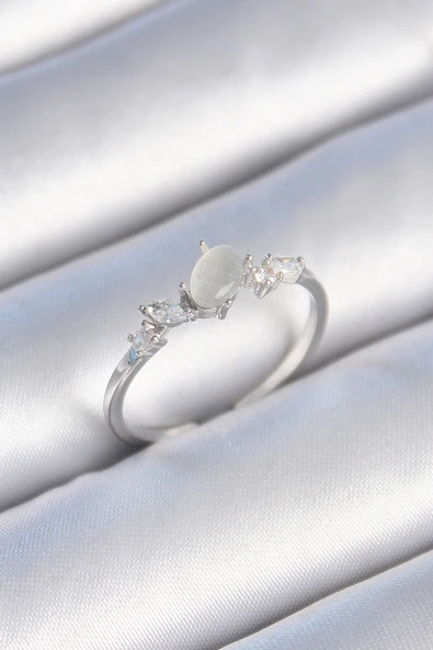 Pirinç Gümüş Renk Zirkon Taşlı Oval Beyaz Mineli Kadın Yüzük - TJ-BYK3445 ürün görseli