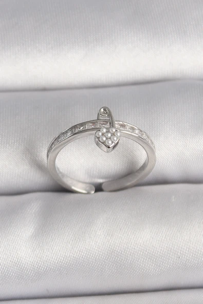 Pirinç Gümüş Renk Zirkon Taşlı İnci Detaylı Kilit Kalp Model Ayarlanabilir Yüzük - TJ-BYK3538 ürün görseli