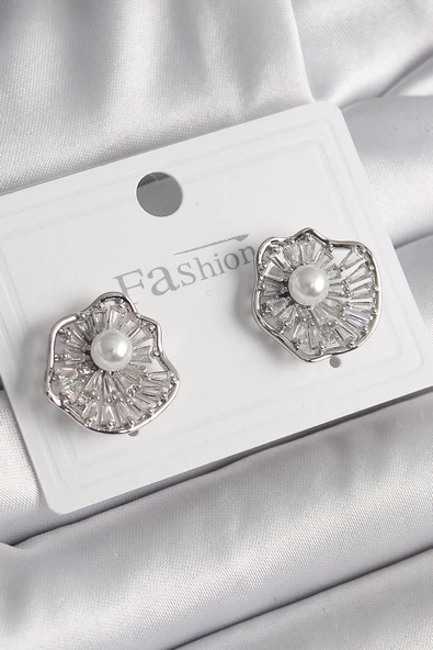 Pirinç Gümüş Renk Zirkon Taşlı Çiçek Model İnci Detay Kadın Küpe - TJ-BKP9974 ürün görseli