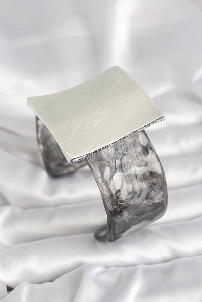 Siyah Mermer Desen Akrilik Plastik Gümüş Kare Plaka Model Vintage Kadın Bilezik - TJ-BB6671 ürün görseli