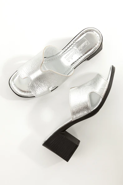 MİA100-Tpk-1120 Hakiki Deri Günlük-Düğün-Eğlence-Tatil  GÜMÜŞ Topuklu Terlik ürün görseli 1