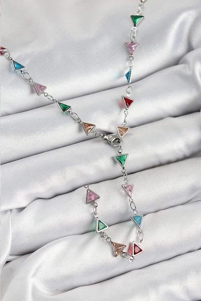 Pirinç Renkli Zirkon Taşlı Üçgen Model Gümüş Renk Kadın Y Kolye - TJ-BKO10383 ürün görseli