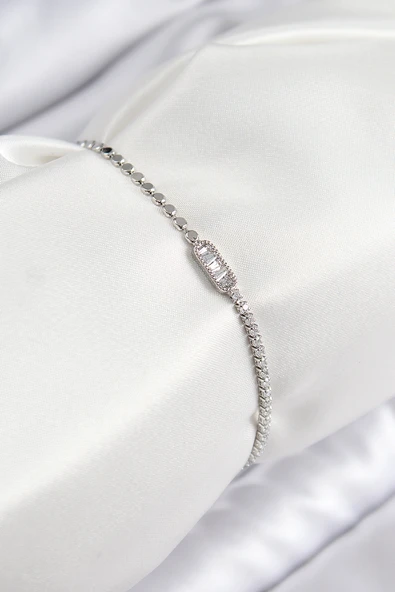 Pirinç Zirkon Taşlı Dikdörtgen Model Ezme Zincir Gümüş Renk Kadın Bileklik - TJ-BB7594 ürün görseli