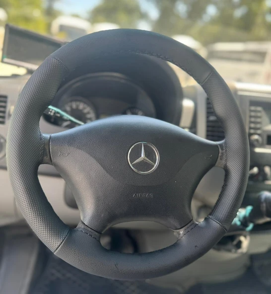 DİKİŞLİ DİREKSİYON KILIFI SİYAH DERİ DERİ SİYAH DİKİŞLİ VW CRAFTER ESKİ KASa ürün görseli