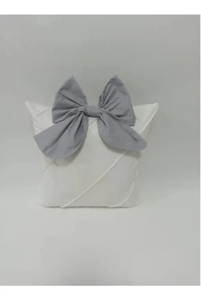 35 × 35 Ölçüde Beyaz Nervürlü Gri Fiyonklu Bebek Çocuk Odası Dekoratif Yastık