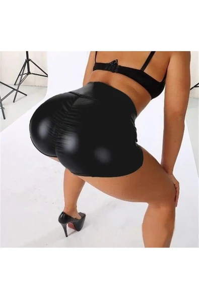 Deri Kısa Şort Arkası Büzgülü Siyah Renk