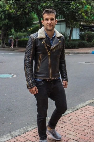 Yakası Kürk Entegreli Hakiki Deri Eskitmeli Kapitone Dikiş Detaylı Mont - 3