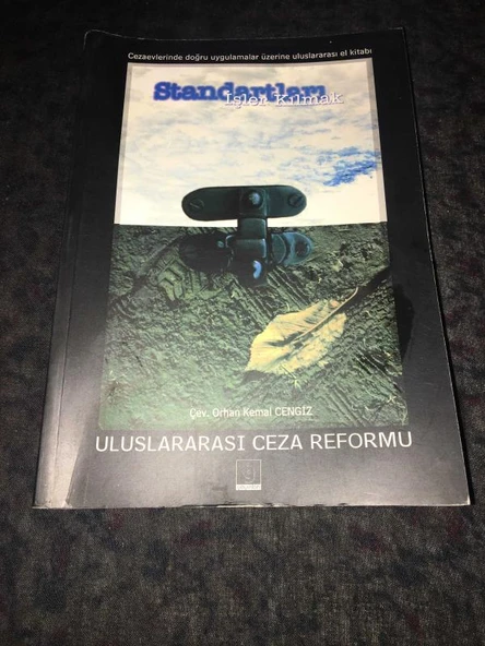STANDARTLARI İŞLER KILMAK Cezaevlerinde Doğru Uygulamalar Üzerine Uluslararası Elkitabı (Sahafiye Kitap) ürün görseli 1