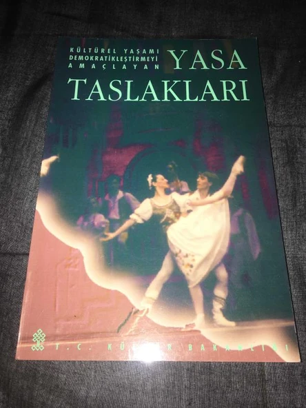 Kültürel Yaşamı Demokratikleşmeyi Amaçlayan YASA TASLAKLARI (Sahafiye Kitap) ürün görseli 1