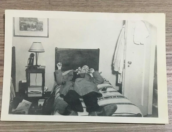 Kore Gazisi HASAN BASRİ DANIŞMAN'IN 1949'larda AMERİKA'DA ÇEKİLMİŞ 1 Adet FOTOĞRAF - ÖZEL ALBÜMÜNDEN - (Sahafiye Kitap)