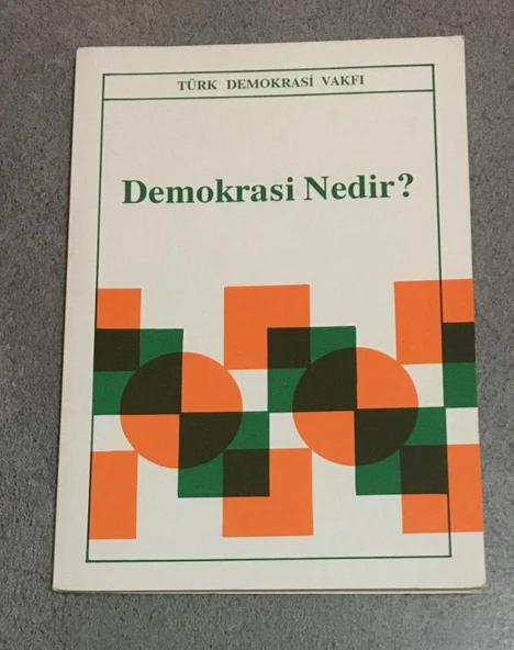 DEMOKRASİ NEDİR (Sahafiye Kitap)