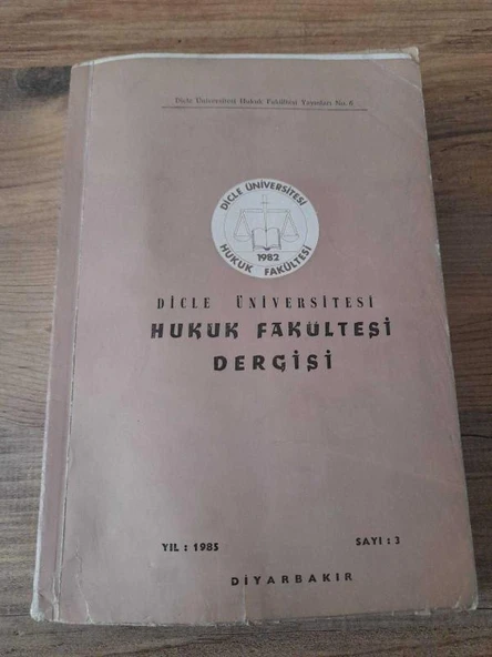 DİCLE ÜNİVERSİTESİ HUKUK FAKÜLTESİ DERGİSİ YIL:1985 SAYI:3 "Almanya Federal Cumhuriyeti'nde İş Mücadelesi Hukuku: İrfan Yazman" (Sahafiye Kitap) ürün görseli 1