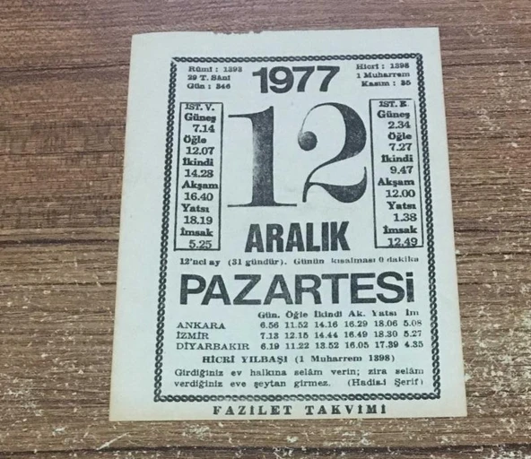 12 ARALIK 1977 PAZARTESİ Fazilet Takvimi Yaprağı (Sahafiye Kitap)
