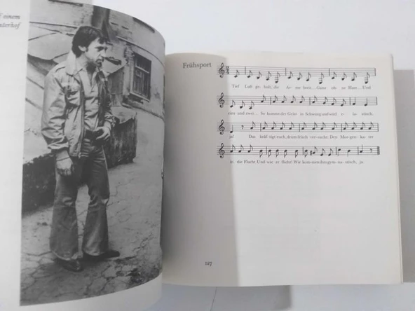 Wladimir Wyssozki / Zerresst Mir Nicht Meine Silbernen Saiten ( Moskova baskı albüm plak ) - Hardcover (Sahafiye Kitap) - 2