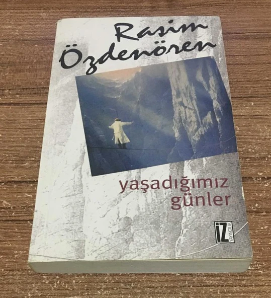 YAŞADIĞIMIZ GÜNLER Denemeler - İMZALI - (Sahafiye Kitap)