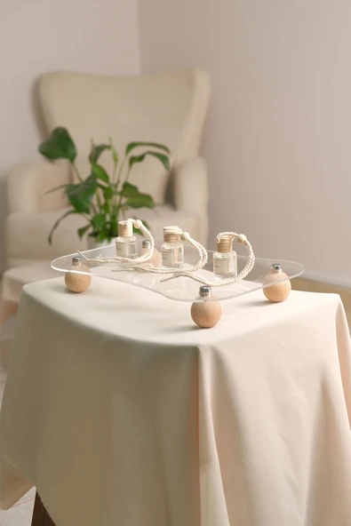 Pikas Ahşap Top Ayaklı Pleksi Sunumluk