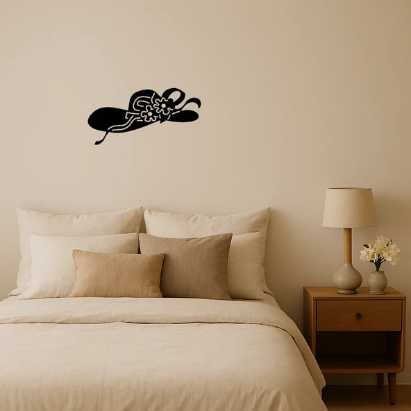 Çiçekli Şapkalı Kadın MDF Duvar Dekoru ürün görseli