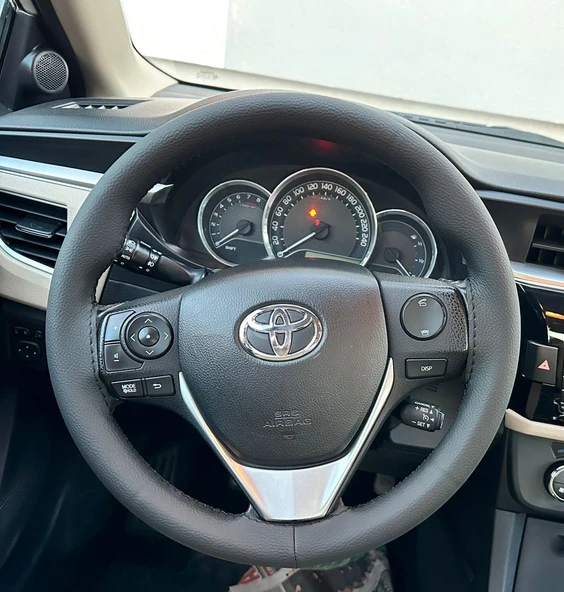 DİKİŞLİ DİREKSİYON KILIFI SİYAH DERİ SİYAH DİKİŞLİ TOYOTA COROLLA 2015 İÇİN ürün görseli