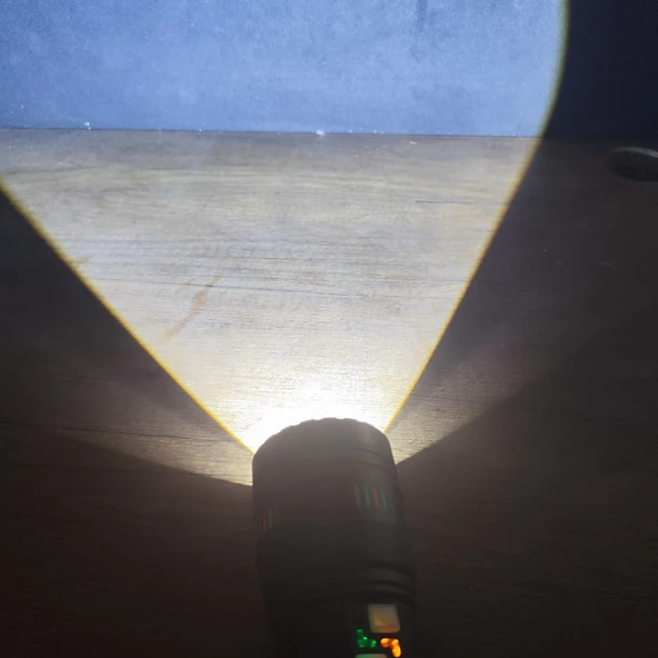 ARWOAN Şarjlı LED El Feneri Seti Güçlü ve Uzun Menzilli Profesyonel El Feneri + 4 Yedek Pil - 6