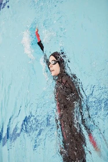 Haşema 2010 Siyah Performans Serisi Fuşya Ayak Bant Detaylı Esnek Dokuma 6 Parça Tesettür Mayo Takımı - Resim 6