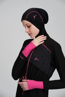 Haşema 2010 Siyah Performans Serisi Fuşya Ayak Bant Detaylı Esnek Dokuma 6 Parça Tesettür Mayo Takımı ürün görseli