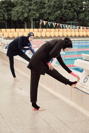 Haşema 2010 Siyah Performans Serisi Fuşya Ayak Bant Detaylı Esnek Dokuma 6 Parça Tesettür Mayo Takımı - Resim 2