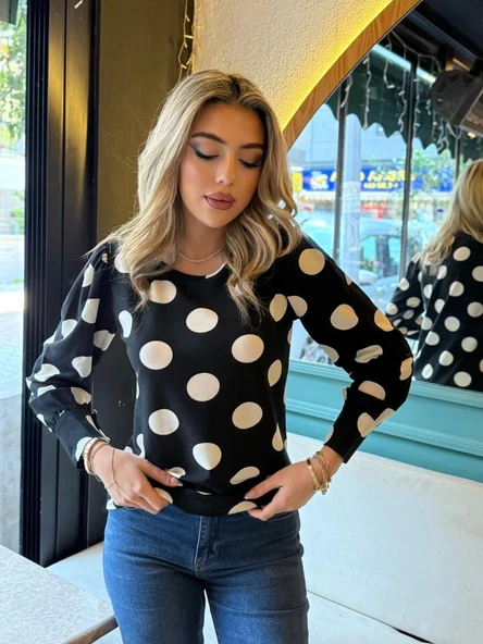 Kadın Uzun Kollu Bisiklet Yaka Kollar Geniş Kol Ağzı Manşetli Iki Düğmeli Detay Krep Bluz - Resim 3