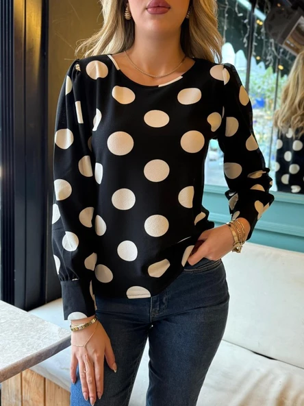 Kadın Uzun Kollu Bisiklet Yaka Kollar Geniş Kol Ağzı Manşetli Iki Düğmeli Detay Krep Bluz - Resim 4