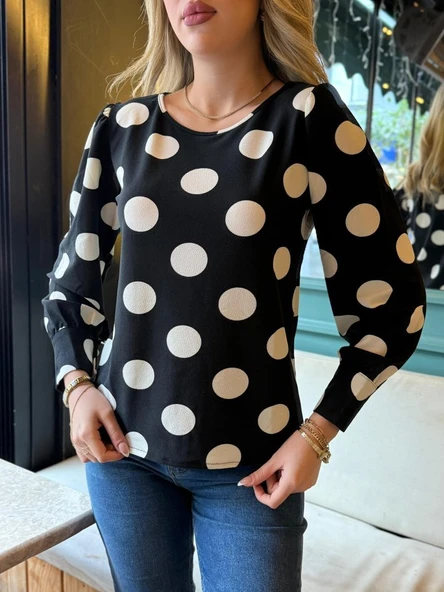 Kadın Uzun Kollu Bisiklet Yaka Kollar Geniş Kol Ağzı Manşetli Iki Düğmeli Detay Krep Bluz - Resim 2