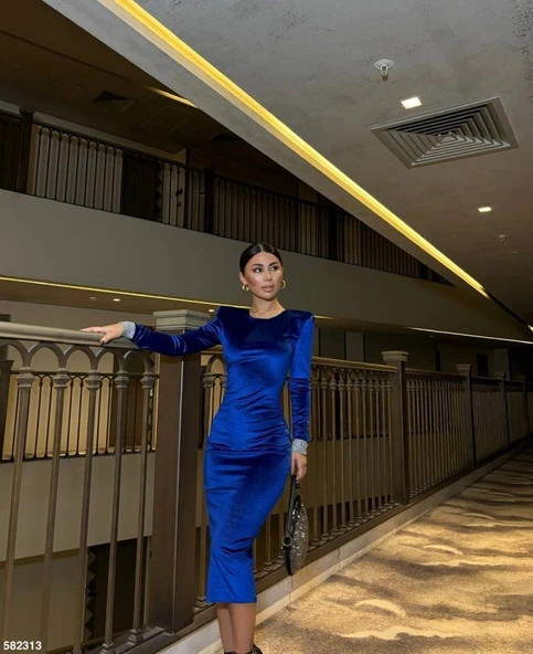 Kadın Bisiklet Yaka Vatkalı Manşet Detay Kadife Kumaş Midi Boy Elbise - Resim 2