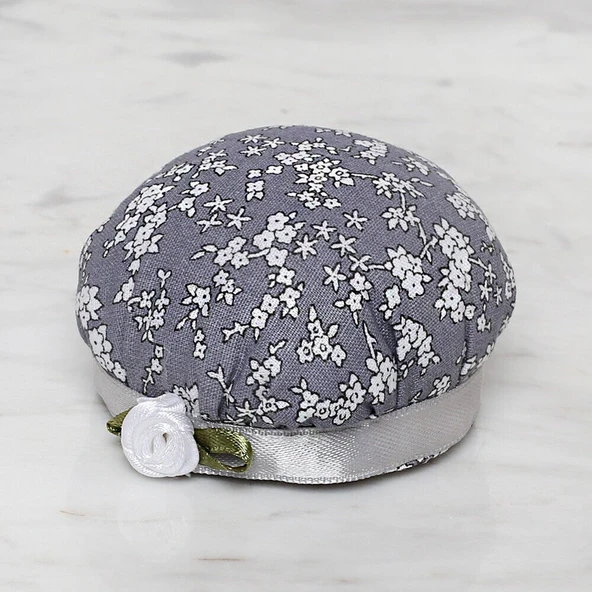 Loren Kola Takılabilir İğnedenlik Gri Çiçekli ürün görseli