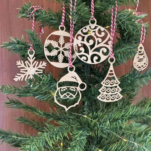 BUFFER® 6 Parça Kırmızı Beyaz İpli Noel Babalı ve Kar Tanesi Model Ahşap Yılbaşı Ağaç Süsü - 1