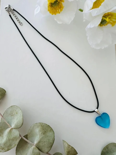Açık Mavi Kalp Kolye – Siyah İpli El Yapımı Tasarım