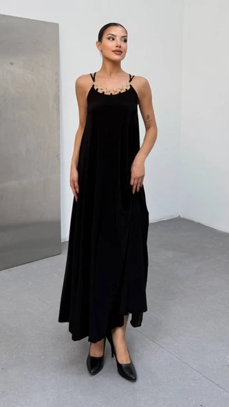 Kadın Omuz Askılı Kuş Gözü Zincir Detay Sandy Kumaş Maxi Boy Elbise - Resim 4