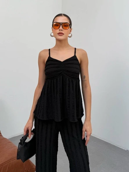 Kadın Siyah Dokulu Askılı Üst Ve Bol Paça Pantolon 2’li Takım - Resim 2