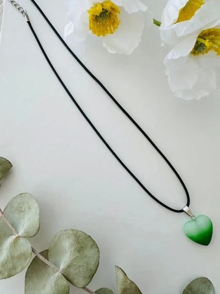 Yeşil Beyaz Kolye – Siyah İpli El Yapımı Tasarım