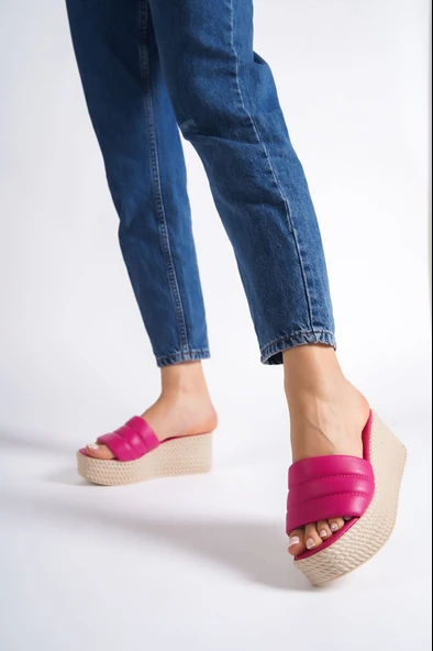 JET-REINA Dolgu Topuklu Ortopedik Taban Hasır Görünümlü Kadın Terlik CKT - Fuşya - Resim 3